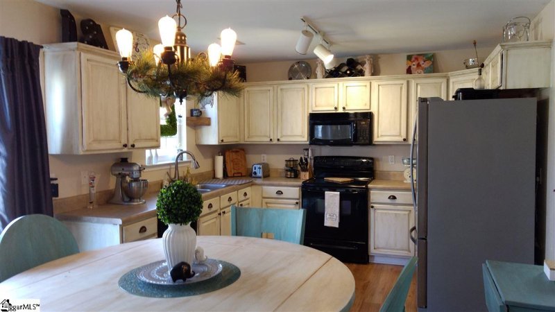 Property image 2 at 18 Spring Fellow Lane, Taylors, SC 29687