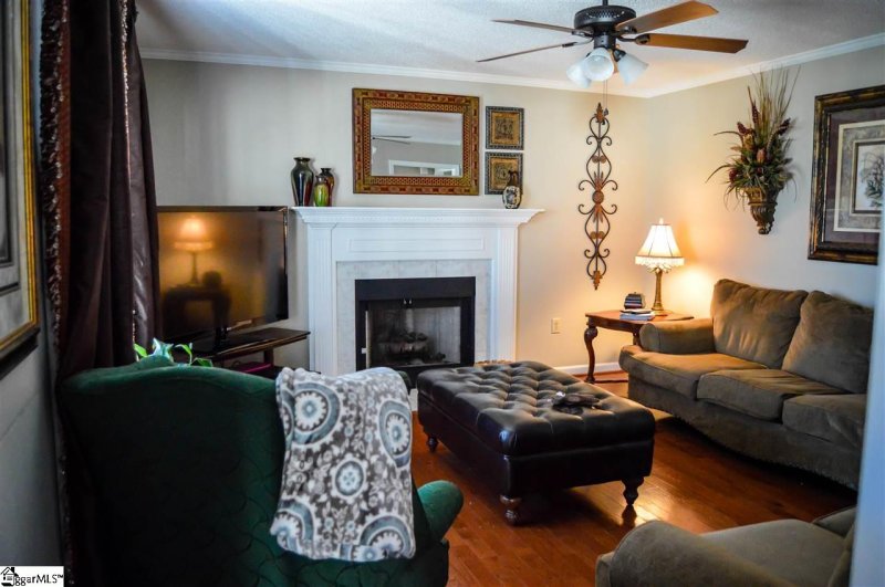 Property image 3 at 318 Tearose Lane, Simpsonville, SC 29681