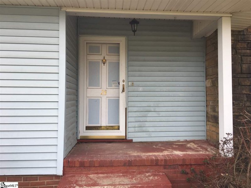 Property image 2 at 28 Cardinal Drive, Taylors, SC 29687