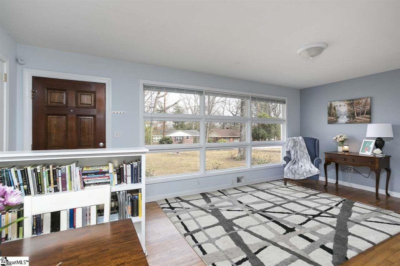 Property image 2 at 9 Bidwell Street, Taylors, SC 29687