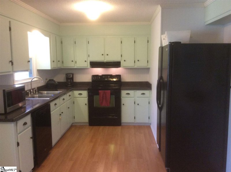 Property image 2 at 21 Crestview Court, Piedmont, SC 29673