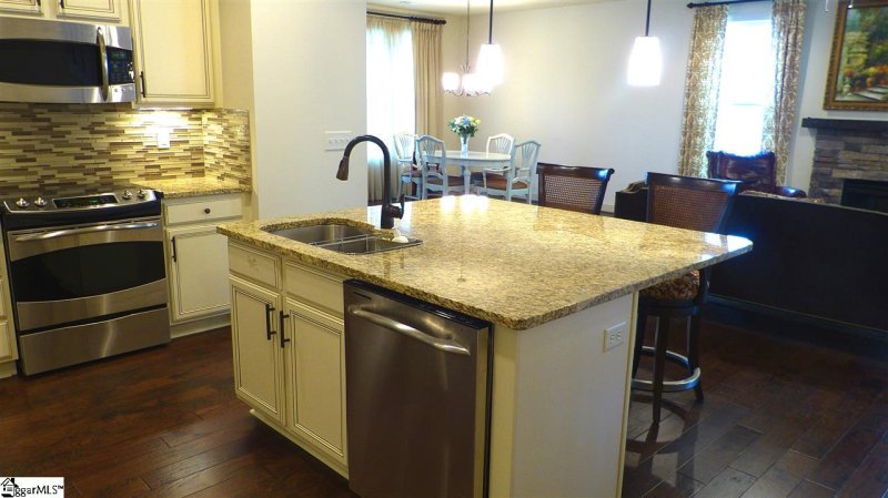 Property image 4 at 204 Windthistle Drive, Greenville, SC 29615-6951