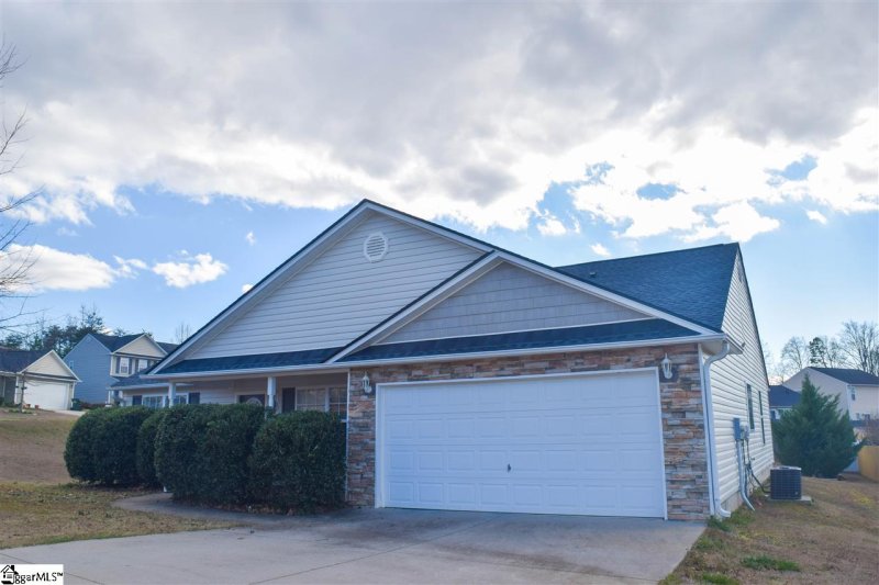 Property image 2 at 1 Spring Fellow Lane, Taylors, SC 29687