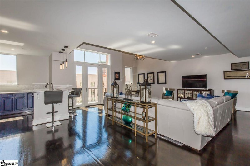 Property image 2 at 111 E McBee Avenue, Greenville, SC 29601