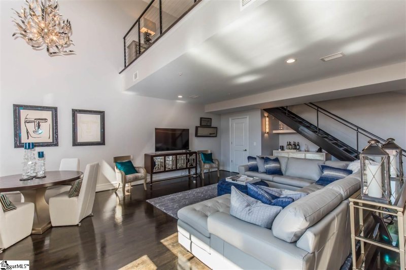 Property image 3 at 111 E McBee Avenue, Greenville, SC 29601