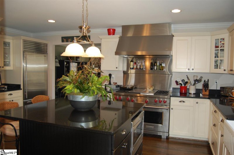 Property image 2 at 12 Seminole Drive, Greenville, SC 29605