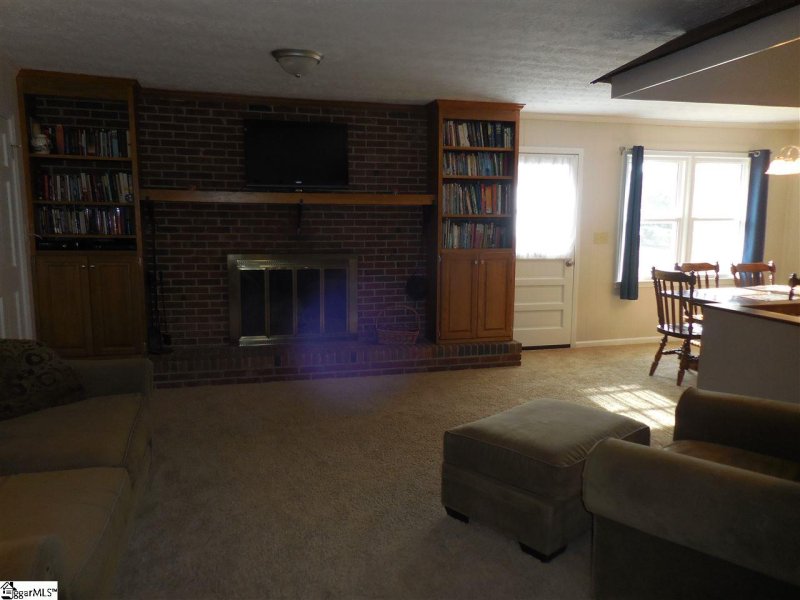 Property image 2 at 107 Swinton Drive, Greenville, SC 29607