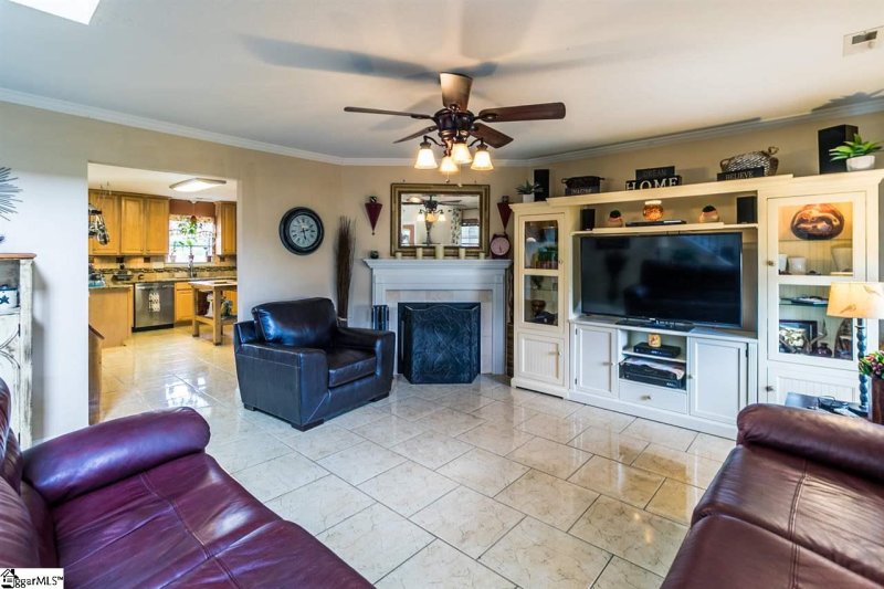 Property image 3 at 108 Countryglen Court, Greer, SC 29651