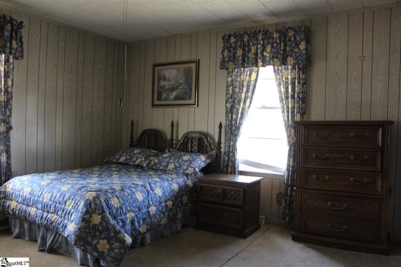 Property image 3 at 400 Connecticut Avenue, Greer, SC 29651