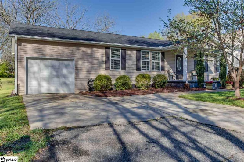 Property image 2 at 224 Mark Street, Easley, SC 29640