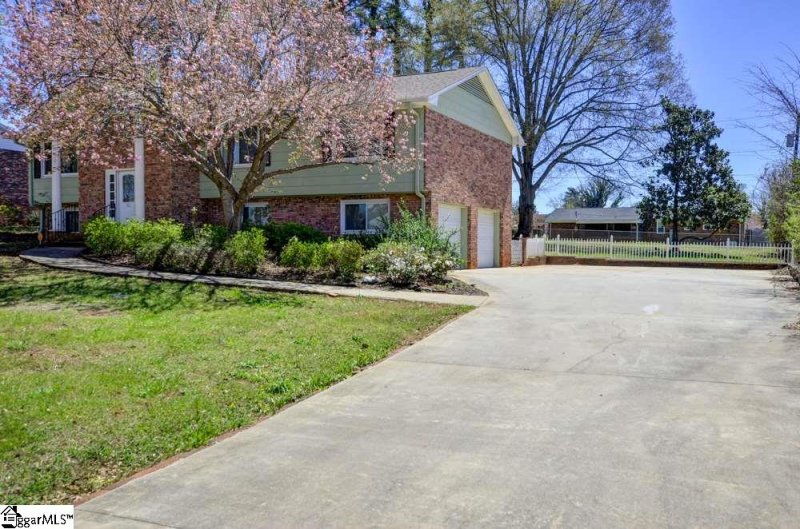 Property image 2 at 412 Wedgewood Drive, Boiling Springs, SC 29316