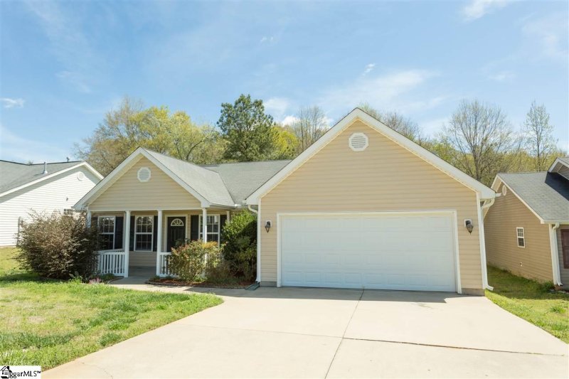 Property image 2 at 17 Landing Lane, Simpsonville, SC 29681