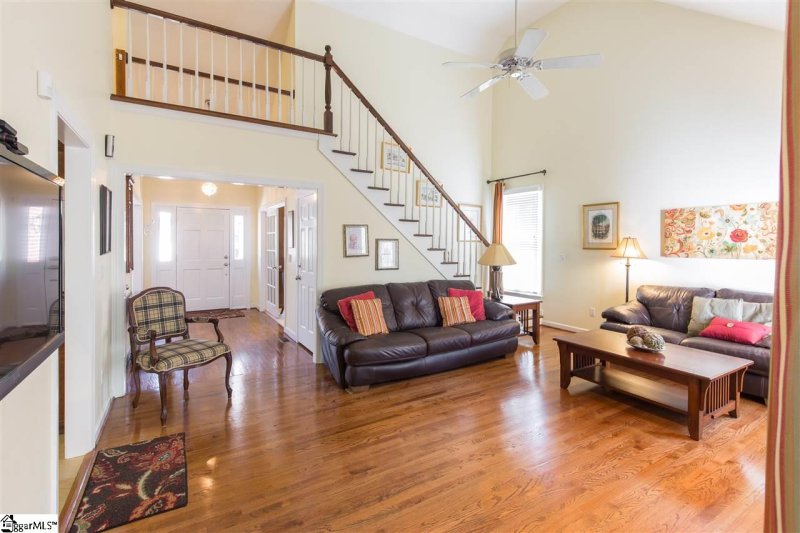 Property image 5 at 107 Hickory Hill Lane, Greenville, SC 29609