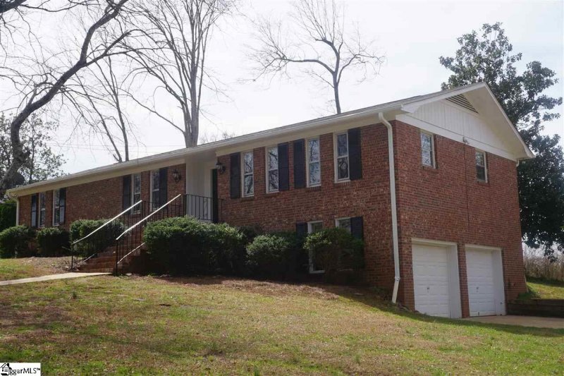 Property image 2 at 205 Mistletoe Drive, Greenville, SC 29617