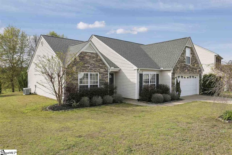Property image 2 at 225 DARTMOOR Drive, Spartanburg, SC 29301