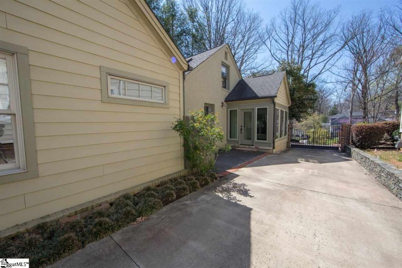 Property image 2 at 705 Byrd Boulevard, Greenville, SC 29605