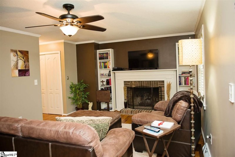 Property image 2 at 114 Village Court, Greer, SC 29651