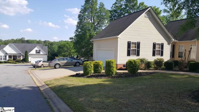 Property image 2 at 406 LADY FAIRBANK Court, Boiling Springs, SC 29316