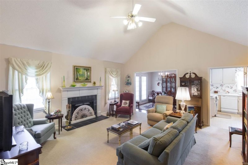 Property image 3 at 300 Tearose Lane, Simpsonville, SC 29681