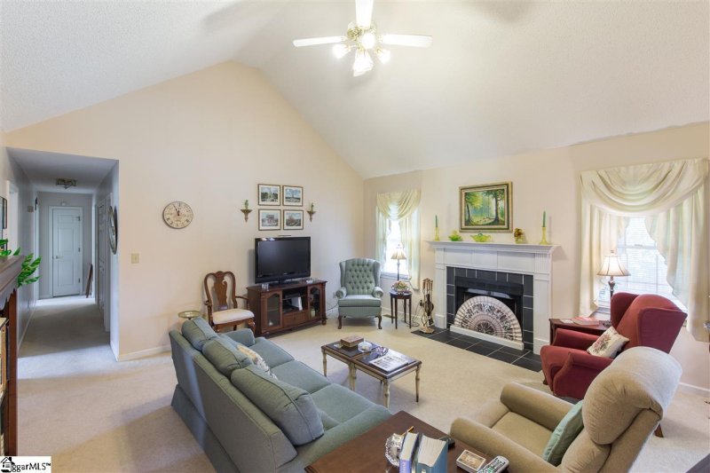 Property image 4 at 300 Tearose Lane, Simpsonville, SC 29681