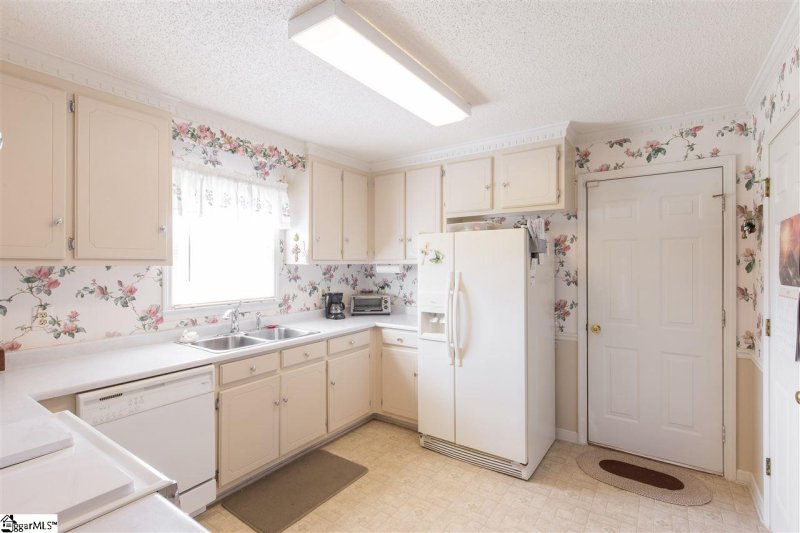 Property image 5 at 300 Tearose Lane, Simpsonville, SC 29681