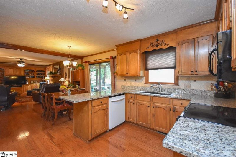 Property image 4 at 103 Spartan Court, Greer, SC 29650