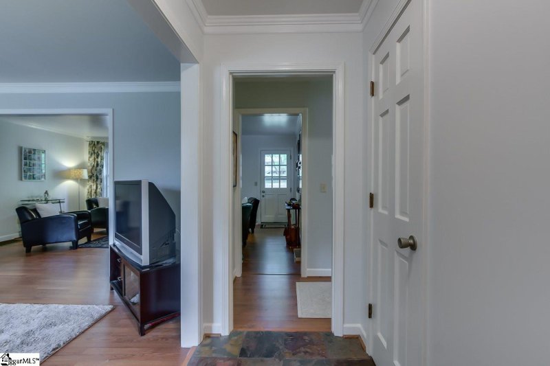 Property image 4 at 11 Overton Avenue, Greenville, SC 29617