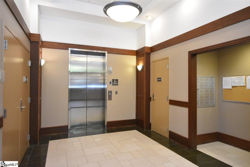 Property image 3 at 111 E McBee Avenue, Greenville, SC 29601