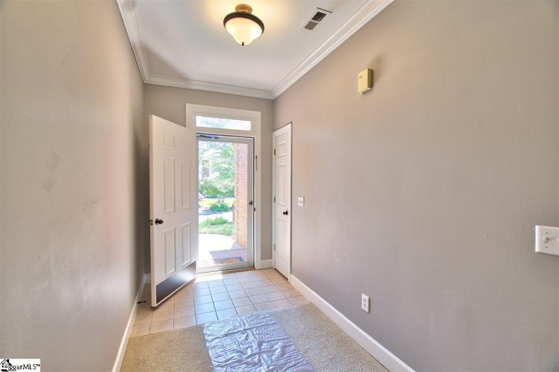 Property image 2 at 9 Greenview Drive, Greenville, SC 29609-1968