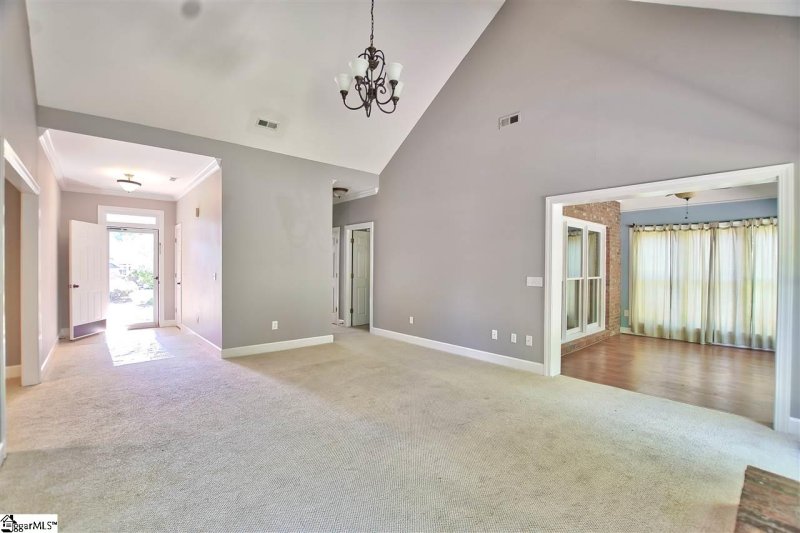 Property image 3 at 9 Greenview Drive, Greenville, SC 29609-1968