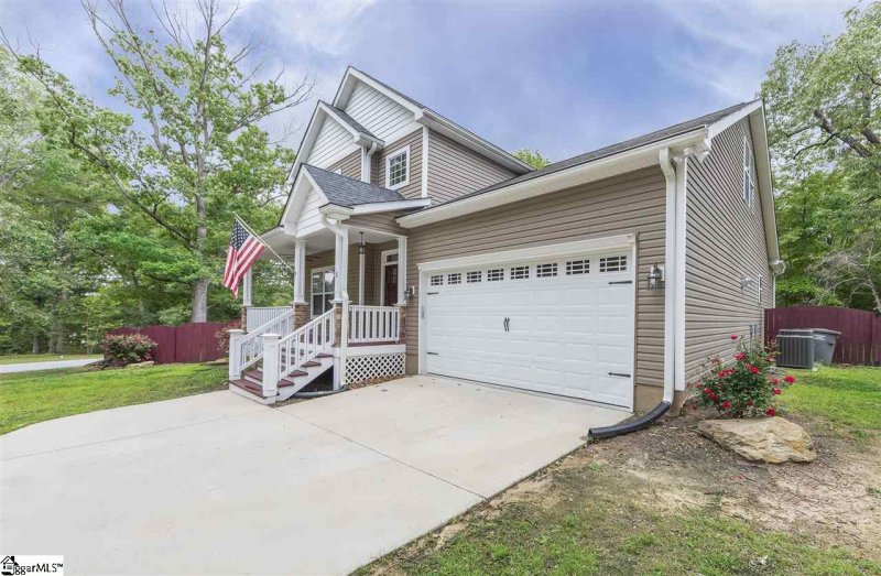 Property image 2 at 2 Greenwood Avenue, Greenville, SC 29615