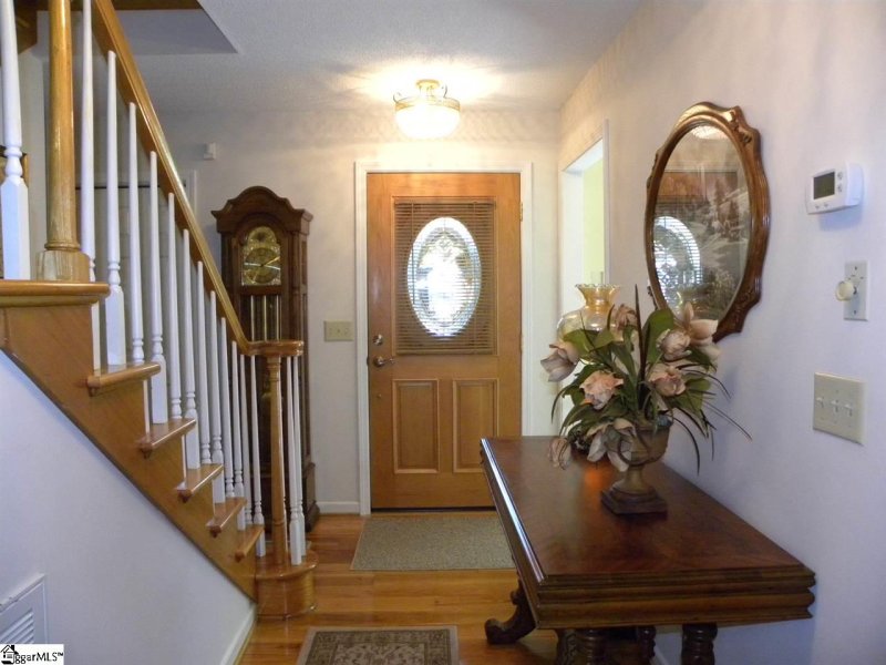 Property image 3 at 204 Oakwood Estates Drive, Anderson, SC 29621-2457