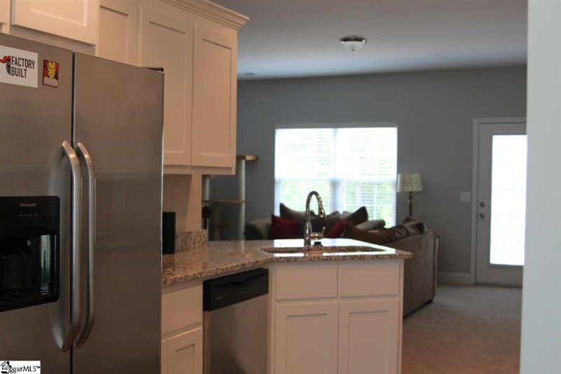 Property image 3 at 122 Village Court, Greer, SC 29651