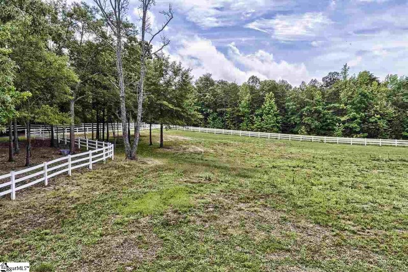 Property image 2 at 252 Grandwood Boulevard, Gray Court, SC 29645