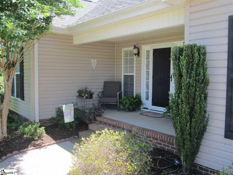 Property image 2 at 8 Fieldwood Lane, Simpsonville, SC 29681