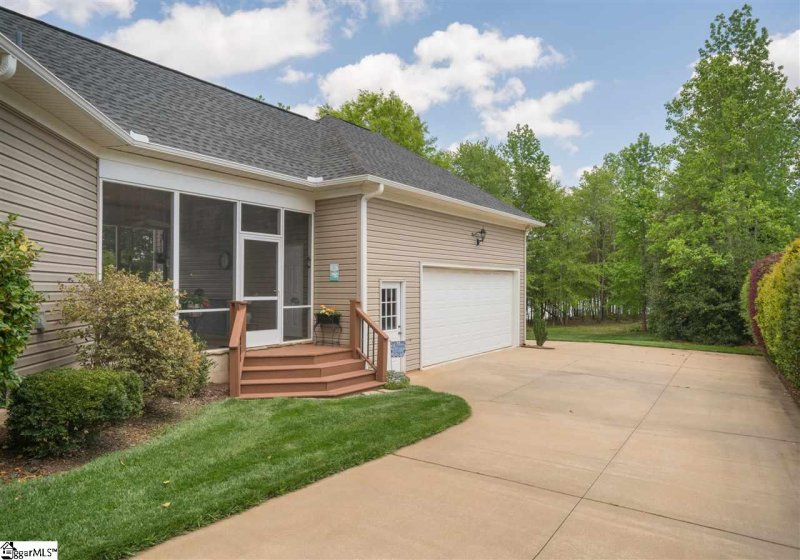 Property image 3 at 5 Lanshore Court, Taylors, SC 29687