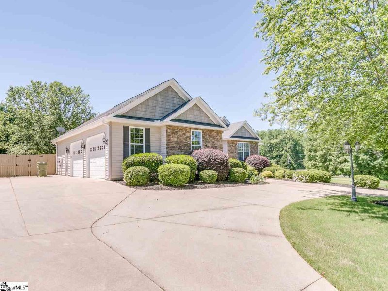 Property image 2 at 739 Brookdale Drive, Greer, SC 29651