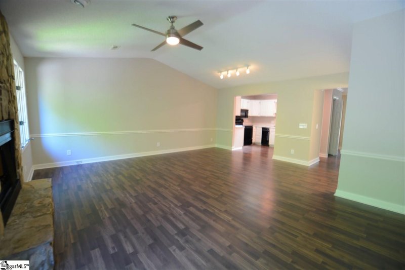 Property image 3 at 15 Creekside Way, Greenville, SC 29609