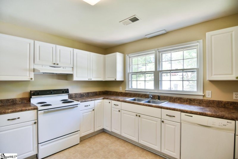 Property image 2 at 7 Birchbark Drive, Greenville, SC 29611