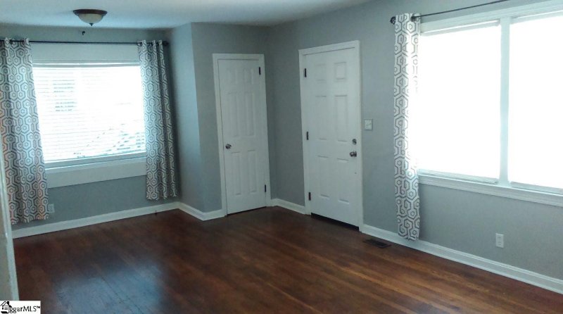 Property image 3 at 16 Rocky Knoll Drive, Greenville, SC 29605