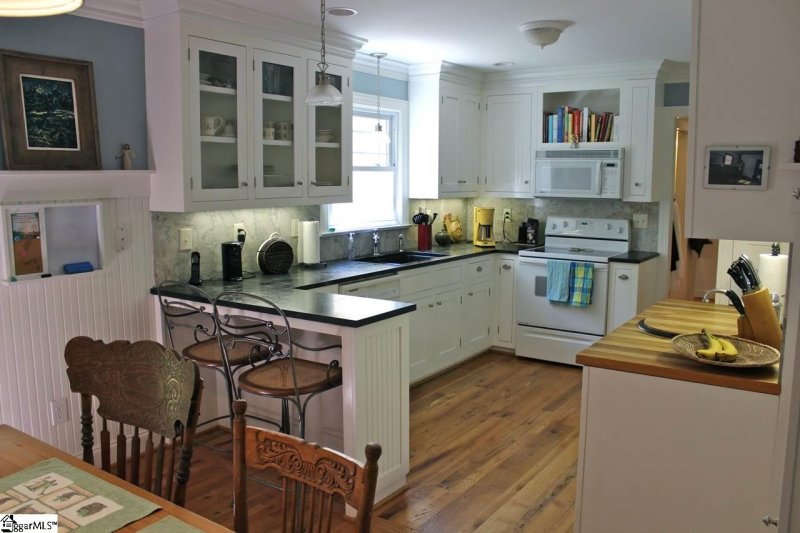 Property image 3 at 112 N Rockview Drive, Greenville, SC 29609