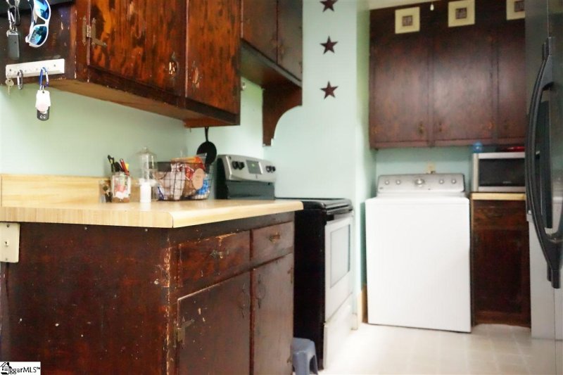 Property image 4 at 214 Mark Street, Easley, SC 29640-2733