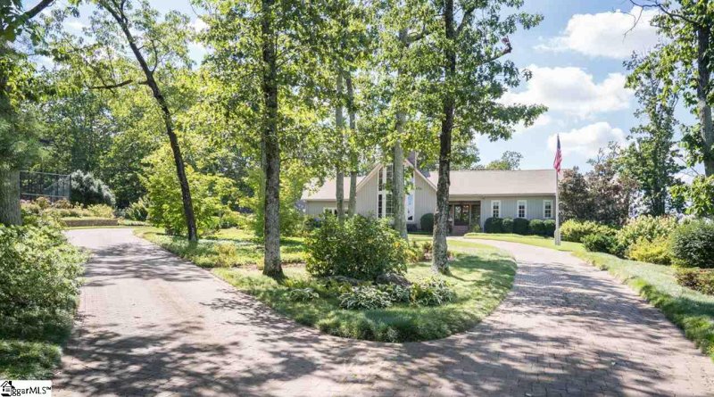 Property image 3 at 4 Huntington Court, Greenville, SC 29615