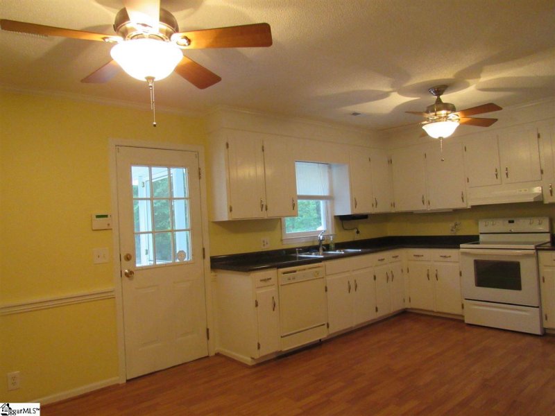Property image 3 at 225 Longview Drive, Williamston, SC 29697