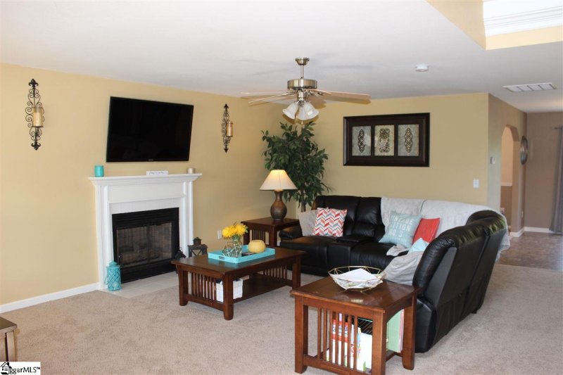 Property image 3 at 5 Clematis Drive, Taylors, SC 29687