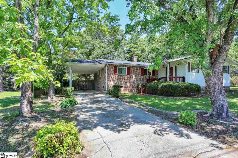 Property image 2 at 154 WOODRIDGE Circle, Greenville, SC 29607