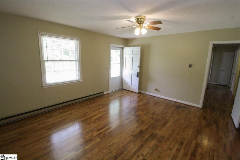 Property image 4 at 10 Melody Lane, Greenville, SC 29617