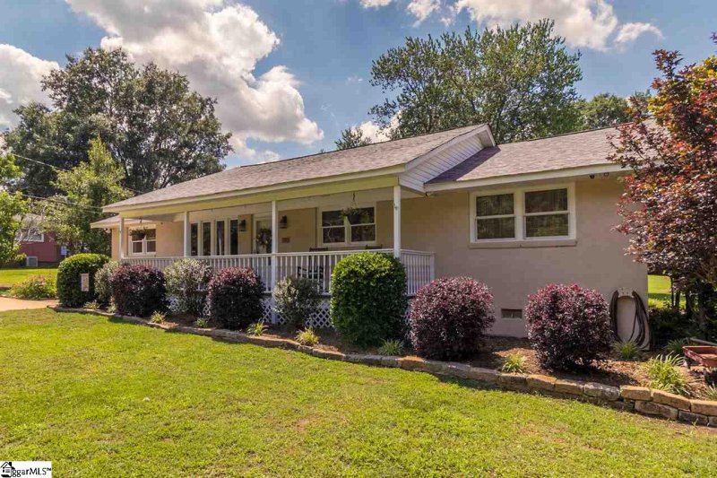 Property image 2 at 205 Farrar Lane, Greer, SC 29650