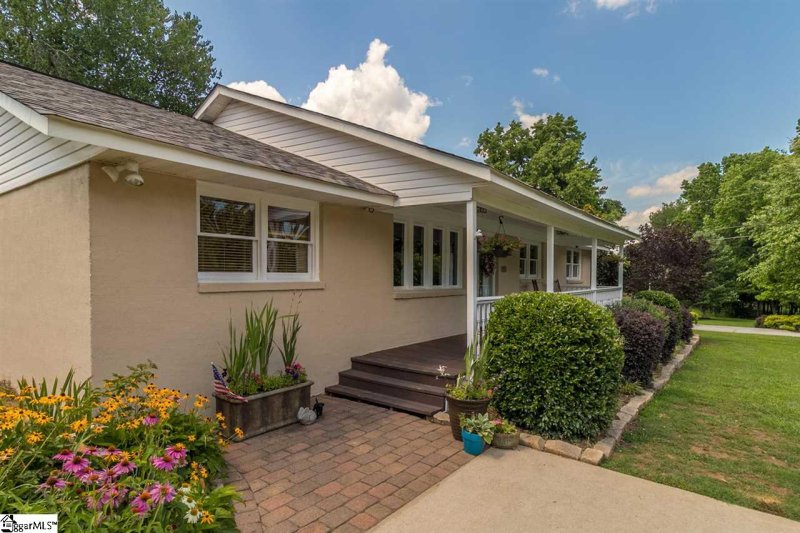 Property image 3 at 205 Farrar Lane, Greer, SC 29650