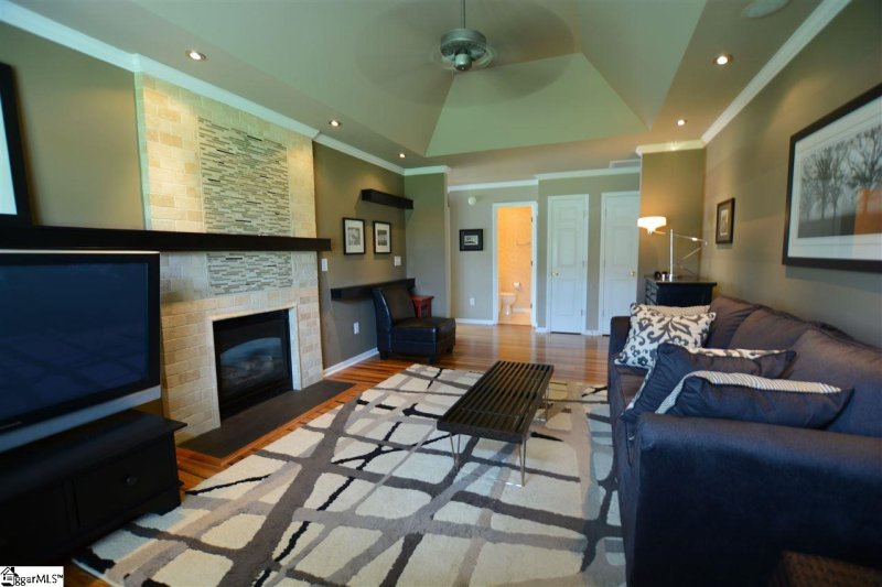 Property image 2 at 2 Kennebec Lane, Simpsonville, SC 29681